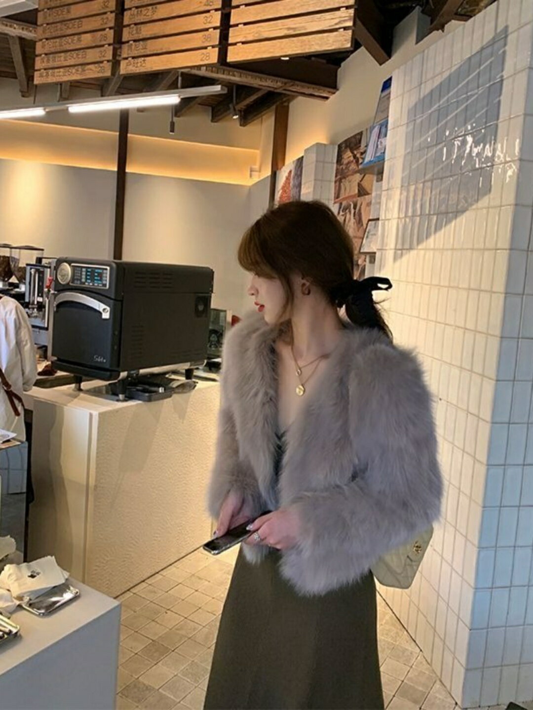 Rakuten - コート レディース 秋冬 フォックスフェイクファー ショート丈 もこもこ ふわふわ アウター ジャケット 韓国ファッション カジュアル 普段使い アイボリー ピンク ブラック