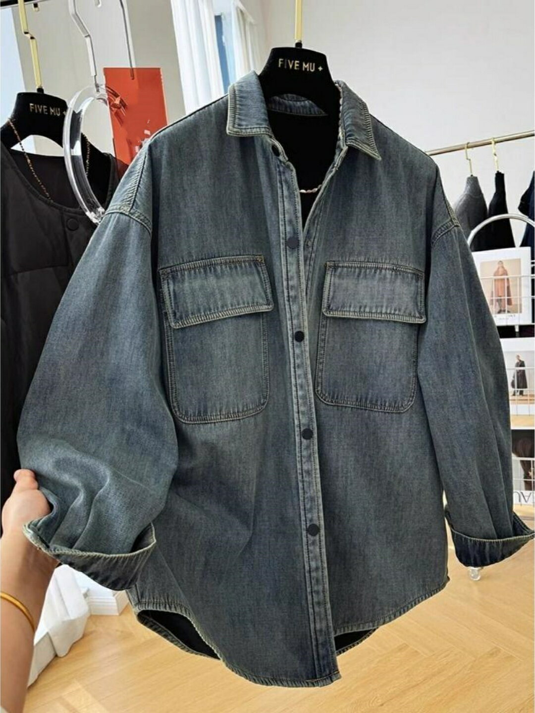 乐天商城 - デニムシャツ レディース 長袖 ゆったりシルエット レトロ風 ウォッシュ加工 春秋 カジュアル アウター トップス 普段使い コーディネートしやすい