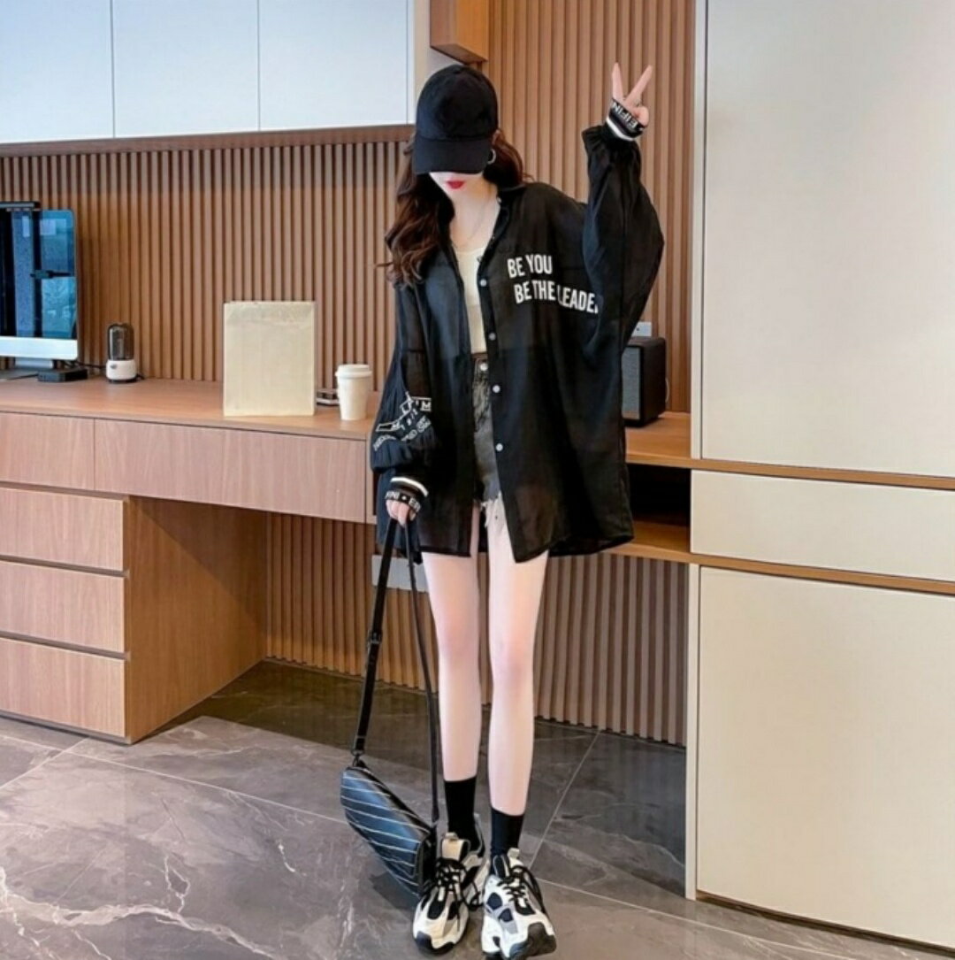 樂天商城 - 新商品の中丈の薄い款の雪紡のシャツの晒服女性の夏のルーズな風韓版百合外套のカーディガン上着