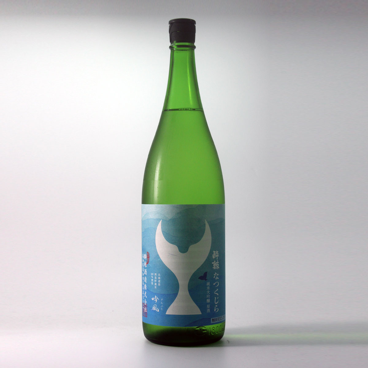 &nbsp;商品説明 &nbsp;暑い夏に飲める爽やかな酒質とフレッシュさを実現するために、発酵管理、酒質設計はもちろんのこと、貯酒、ボトリング、出荷、配送までこだわりました。開発当初のこのコンセプトはそのままに、使用酵母と発酵管理を見直すことで、夏に向けて爽やかな酸味は残しつつ、パイナップルやキウイフルーツを感じさせる吟醸香がよりリッチになりました。夏に飲める純米大吟醸として、みんなが集まる様々なシーンで楽しんでいただけたらと思います。土佐蔵明神杜氏より &nbsp;保存方法 &nbsp;冷蔵保管 &nbsp;その他 &nbsp商品は実店舗と弊社複数サイトと併売しております関係上、売り違いが生じる場合が御座いますので予めご了承くださいませ。