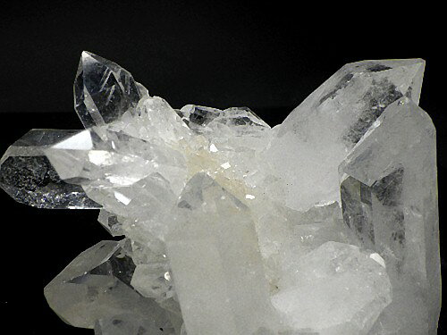 天然水晶クラスター 重さ834g クリスタルクラスター 台座クッション付き Crystal Quartz 風水 開運 浄化 高品質 水晶原石 クォーツ トマスゴンサガ産 全国送料無料 No.04