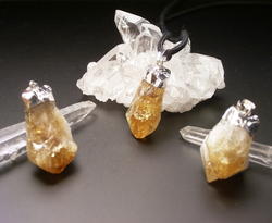 【メール便対応】シトリン ペンダントCitrine 黄水晶　原石ペンダント（シルバー）