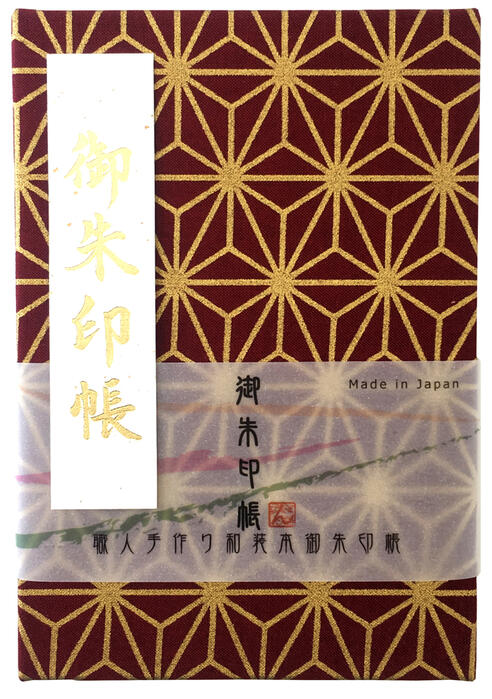 神社仏閣巡りへオススメのご朱印帳です。 こちらは「裏に墨が抜けない」御朱印帳です。 素敵な時間を過ごせますよう心を込めて1つ1つ丁寧に製本しております。 【サイズ】 中判M(W110mm×H160mm×D17mm) 【製本】 蛇腹折り製本・ジャバラ折 【ページ数】 24山 片面使用時：24頁（表紙のうら、裏表紙のうらを含んだ頁数） 両面使用時：48頁（表紙のうら、裏表紙のうらを含んだ頁数） 【本文紙・伊予奉書紙】 特別に作られた[墨が裏抜けしない御朱印帳専用紙] 墨が裏面にとても抜けにくい特殊な加工をし、2枚を貼りあわせて製作。 書き心地はとても評判がよく、四国、伊予の御朱印帳専用の別漉きの奉書紙を使用しております 奉書紙は製造上「黒い点」がございます、ご了承ください。 御朱印帳で昔から使われているノーサイズ加工の和紙となります。 従来の製本方式の場合、2枚の端を糊付けしておりますが、[墨が裏抜けしない御朱印帳専用紙]は全面を貼りあわせております。 「欠点」全面貼りあわせの為、両面使用時には分解、切り分けて額装する事ができません。 「利点」波うちが少なく書きやすく、多くの御朱印をいただいた後も美しいです。 【表紙の芯材】 特注の白色ボール紙を使用しております。一般的には灰色 見えない部分ではございますが、白色にすることで表紙の布や紙の色が鮮やかになります。 両面を白色にしておりますので、表紙裏の面も白色が美しくなっております。 【題字ラベル】 金や銀がかすかにちりばめられた和紙を厚めに貼りあわせ、ラベル加工しております。 金の「御朱印帳」の文字の「金色箔押し」1枚と 様々な用途にご利用いただけるよう「無地」を1枚の合計2枚入っております。 直接貼りにくい柄や生地の場合、ビニールカバーに貼る方もおられます。お好みに合わせてご利用ください。 しっかりとした厚みを出すために貼りあわせて、高級感あるラベルにしております。 【ビニールカバー】 透明のPVCビニールカバー付きです。 片袖（片側を表紙に差し込みご利用ください） 他でほとんど見ない特別な抗菌仕様のPVC素材を使用しております。 【墨移りの予防紙】：1枚 一般的な紙より厚めな特殊紙で上品な紙です。 【生産国】：日本製 MAID IN JAPAN：TOUKA SHOBO（櫂歌書房） 【ブランド】 金之助（きんのすけ） ご注意：モニターの発色具合により実際の色と異なる場合があります。 大きな生地よりカットをして製作しております。可能な限り良い柄が出るように製作しております、柄の位置や種類が写真と異なる場合がございます、ご縁と思いお楽しみいただけると幸いです。 書き置き用や御城印集めに便利 検索されているキーワード 言　葉 裏抜けしない御朱印帳 墨で汚れない しわにならない 旅行 和柄 伝統柄 きめつ 布 布製 S M L 大 中 小 子供 男の子 女の子 レディース メンズ 女 女性 女性用 男 男性 男性用 男女兼用 大人 在庫 即納 発送 3980 円 送料無用 ポッキリ 1000 おしゃれ オシャレ お洒落 かっこいい かわいい 和柄 伝統柄 伝統文様 市松文様 亀甲柄 瑞雲柄 羽織 鱗文様 サイン帳 御城印帳 ごしゅいんちょう ゴシュインチョウ