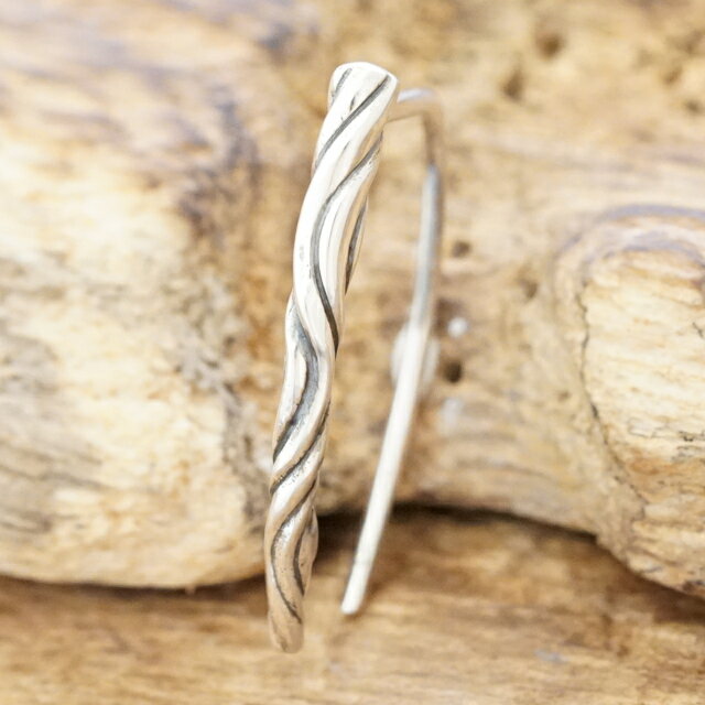 amp japan(アンプジャパン)ツイスト ホーン ピアス イヤリングメンズ レディースシルバー925 ツイスト ..