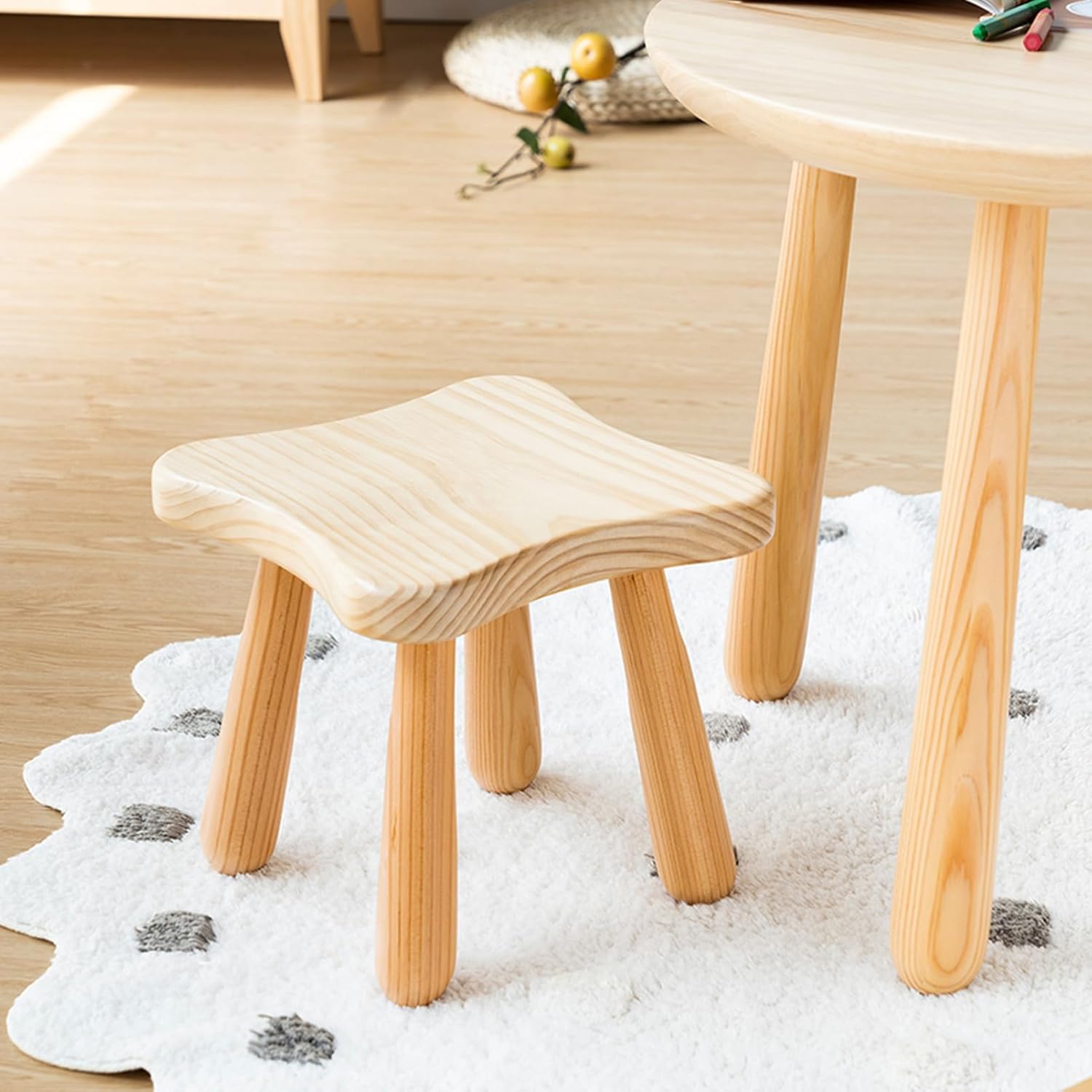 　　　 -------商品詳細------- 【サイズ】(約)：26*26*27=幅26×奥26×高27cm（1個）、 SET1=（2個セット）、 SET2=（3個セット）、 SET3=（4個セット）、（人工測量なので、多少の誤差がある場合がございます） 【材質】無垢材のスツール。布で軽く拭いて、掃除しやすくします。 【お洒落なデザイン】スツール、オープンバックカウンタースツール、ソファスツール、人間工学に基づいた設計、安定したベアリング、耐久性のある、靴のベンチ、ダイニングスツール、台所仕事。 【持ち運びが便利で】コンパクトなサイズで持ち運も楽々できます。小さくても存在感たっぷり、ちょっと座りぴったりなチェアです。椅子としても活躍します。 【多機能木製スツール】このスツールはモダンで簡潔なスタイルで、美しい装飾としてどんなタイプの部屋にも完璧に組み合わせることができます。 スツールを座席としてリビングルームに置くことができます。 廊下またはドアで、靴を交換するときに座っています。説明 ラク生活 快適な暮らし 簡単に広げればどこでも使える 【商品情報】 材質：天然木 サイズ(約)：（人工測量なので、1-3 cmのの誤差がある場合がございます） 26*26*27=幅26×奥26×高27cm（1個） SET1=（2個セット） SET2=（3個セット） SET3=（4個セット） 【積み重ね収納設計で省スペース】 積み重ね可能だから使わないときは、コンパクトに積み重ねて収納。 【様々な場所に適する】 ※デスクのチェアとして 玄関用のスツール 来客用いす 店舗の行列用椅子、会社の訪問者用椅子 サイドテーブルとして 玄関：靴交換スツール ご注意： ※輸送中、わずかな傷があり、見栄えや使用に影響を与えない場合は。 ※カメラ 光線の加減で実物と色が多少異なる場合がございますので、予めご了承ください。 ※手動で寸法を測るので、1-3 cmの誤差がありますので、お許しください。