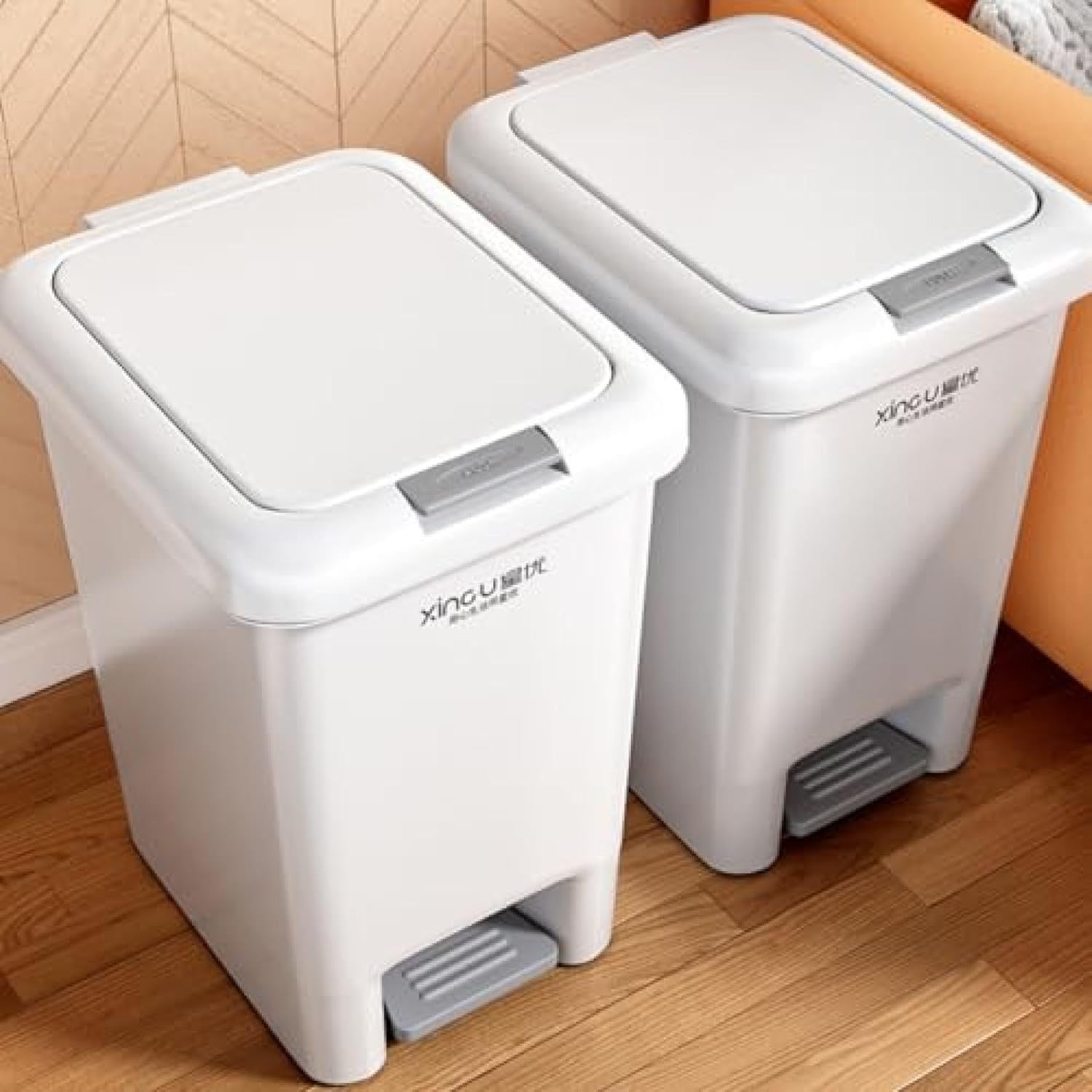 GOTO funny 楽天市場店のゴミ箱 モノトーン シンプル おしゃれ 可愛い 臭気防止 分別 プッシュ式 ホワイト 分別ゴミ箱 ペール ふた付き ペダル式ゴミ箱 キャスター付き 蓋 オフィス プラスチック 可愛い ゴミ袋が見えない｜アングル3