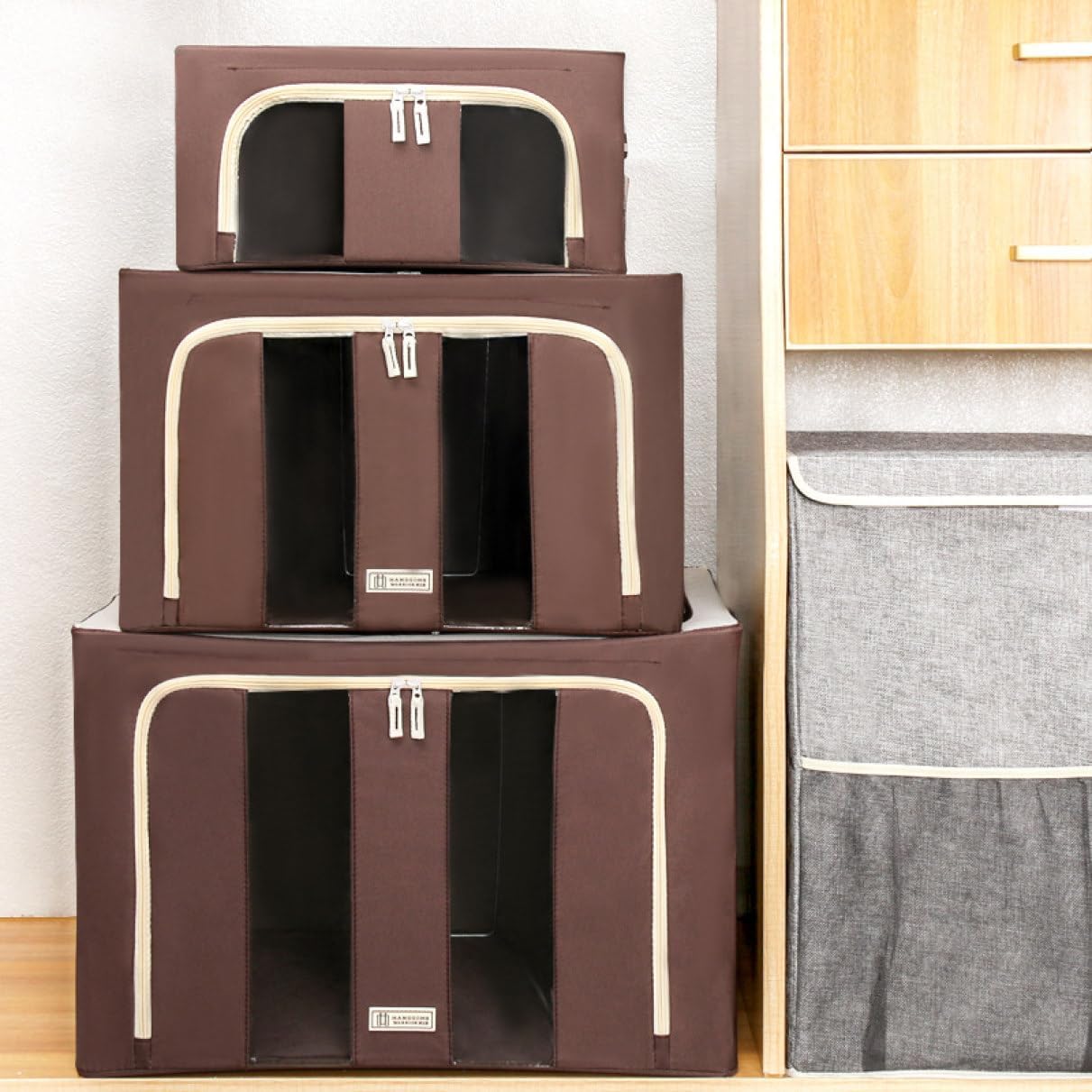 GOTO funny 楽天市場店の蓋付き収納ボックス 折りたたみ フタ付き 大容量 収納ケース おしゃれ 50*40*33 取っ手付き 衣装ケース ストレージボックス 衣類収納 クローゼット収納 クローゼット整理 収納 一人暮らし 押｜アングル2