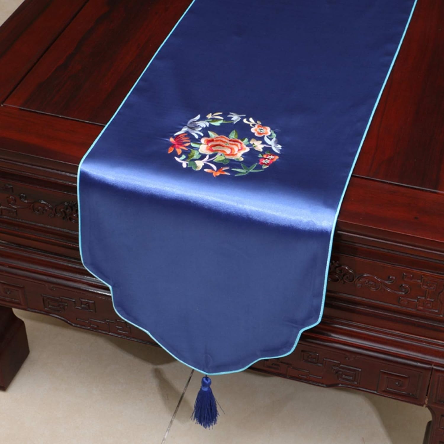 テーブルランナー テーブルフラグ テーブルクロス テーブルランナー 刺繍 タッセル付き おしゃれテーブ..