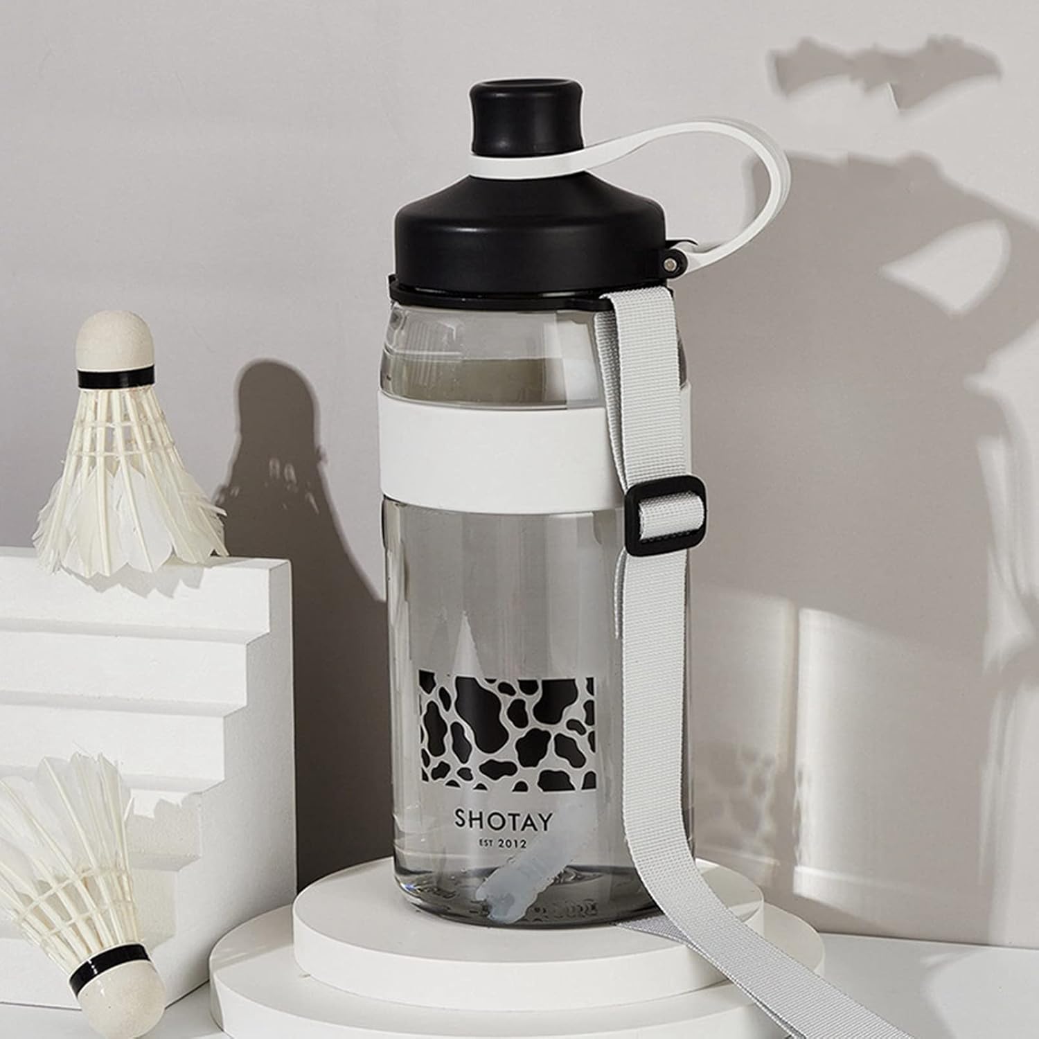 水筒 1400ml グレー クリアボトル 大容量 透明 ウォーターボトル ストロー付き ベルト付き 携帯便利 ス..