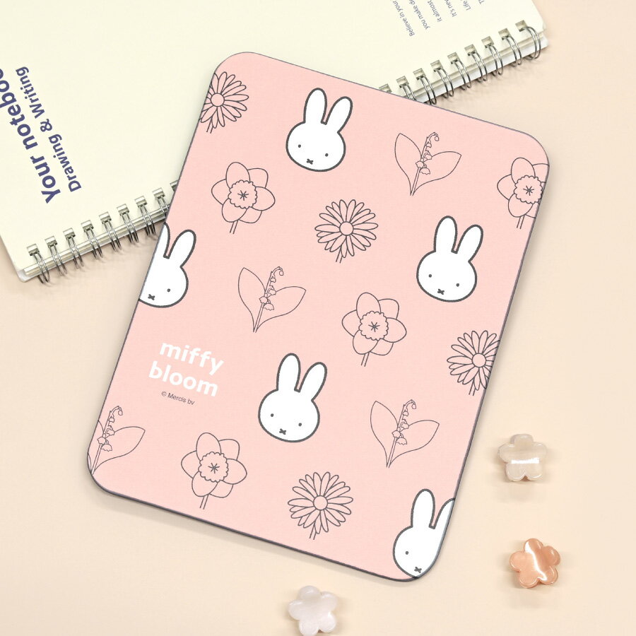 【公式】ミッフィー miffy bloom マウスパッド マウスパット ハードタイプ 勉強机 オフィスワーク リモートワーク テレワーク 在宅ワーク インテリア 卓上 滑り止め PC用品 パソコン ディスプレイ 光学式マウス かわいい 可愛い キャラクター グッズ ピンク色 花柄 総柄