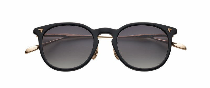 【 BJ Classic ( BJクラシック ) P-556MP-LT sunglass 】 ▼仕様 ・生産国:日本 made in japan ・素材:セルロイド / チタン ・レンズサイズ:50mm ・ブリッジサイズ:21mm ・テンプルサイズ:145mm ・チタンパッド ▼フレームカラー / レンズカラー ・C-1-1 ブラック-ゴールド / SMH スモークハーフ ・C-2-6 バラフ-マットゴールド / GNH グリーンハーフ ・C-30-1 クロササ-ゴールド / PLH パープルハーフ ・C-119-1 クリアオリーブ-ゴールド / BRH ブラウンハーフ ・C-128-6 レッドブラウン-マットゴールド / PLH パープルハーフ ・C-131-5 イエローバラフ-マットブラック / BRH ブラウンハーフ C-2-6 バラフ-マットゴールド / GNH グリーンハーフ C-30-1 クロササ-ゴールド / PLH パープルハーフ C-119-1 クリアオリーブ(アセテート)-ゴールド / BRH ブラウンハーフ C-128-6 レッドブラウン-マットゴールド / PLH パープルハーフ C-131-5 イエローバラフ(アセテート)-マットブラック / BRH ブラウンハーフ