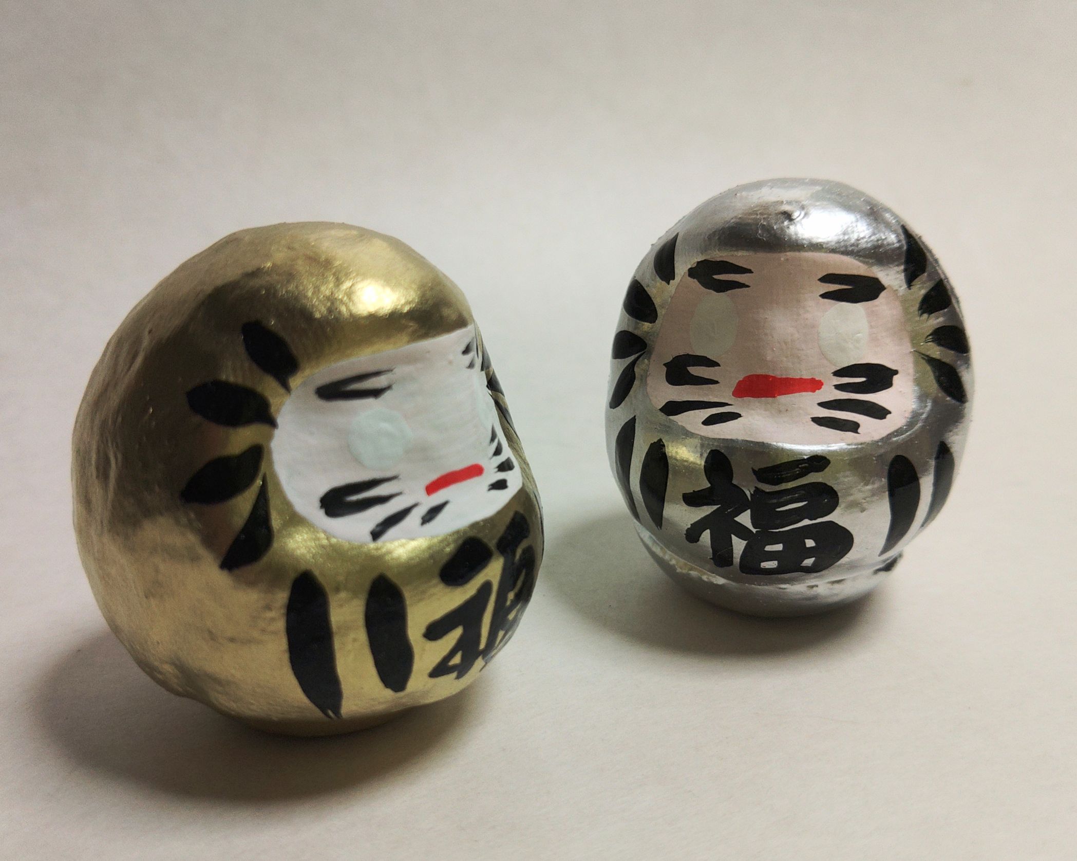 【限定カラー】 金 銀 2個セット 金のミニ福だるま＋銀のミニ福だるま 金運・長寿・開運・運気全般アップ カラーだるま ゴールド ＆ シルバー ミニサイズ 高さ約4.5cm 福入だるま 高崎だるま ダルマ 達磨