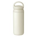 単品・ホワイト 500ml 21091.0・・Color:ホワイトStyle:単品・サイズ:φ74xH226mm※本体の高さ(蓋、飲み口なし)H173mm・素材:ステンレス鋼(粉体塗装)、ポリプロピレン、シリコーン・容量:500ml・保温効力:69度以上(6時間)・保冷効力:7度以下(6時間)・原産国:中国少し足を伸ばして、いつもと違う行き先へ。リラックスしながらも、自由でアクティブに休日を過ごしたい人に向けたDAY OFF TUMBLER。真空二重構造によりドリンクの温度や風味を長くキープし、握りやすい丸みのあるハンドルによって持ち運びがしやすく、散歩や遠出に携帯したくなるデザインです。