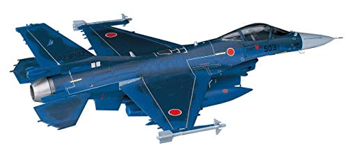 ・グレー E15・三菱F-2は、航空自衛隊の支援ジェット戦闘機です・本機には単座のA型と複座のB型があり、複座型は主に教育訓練用に使用されています・航空自衛隊は戦闘機、爆撃機などの脅威はF-15J要撃戦闘機商品紹介 1/72スケールプラスチックモデル。 三菱F-2は、航空自衛隊の支援ジェット戦闘機です。本機には単座のA型と複座のB型があり、複座型は主に教育訓練用に使用されています。 航空自衛隊は戦闘機、爆撃機などの脅威はF-15J要撃戦闘機。艦船、戦車などの脅威はF-1支援戦闘機で防御する体制を取ってきましたが、このF-1の後継機として、日米共同で開発された機体がF-2です。 開発当初にFS-Xと呼ばれた本機はF-16をベースに、現在の最新技術を駆使した設計となっています。外形の特徴は、F-16よりも一回り大きくなった胴体と主翼、新型レーダーを収めるために大型化したレドーム、低空飛行時におけるバードストライク (鳥との衝突)に対処した3分割キャノピーなどがあげられ、主翼などの機体各所には、日本が世界に誇る炭素系複合材料が使用されており、機体重量が低減されています。 この他、T-2CCV機の実験結果を反映したCCV技術も導入、航空自衛隊機では初のフライバイワイヤ式サイドスティックが採用され、安全かつ優れた飛行性能を実現しています。 搭載兵器は、主翼と胴体併せて11箇所にも及ぶステーションに空対空ミサイル、対艦ミサイル (国産のASM-2等)、各種爆弾、増槽タンクが装備できます。 部隊配備は2001年4月に三沢基地の第3飛行隊から始まり、今後、航空自衛隊は残っているF-1やF-4EJ改の代わりにF-2を配備していく事になり、F-15J要撃戦闘機と共に21世紀の日本の空を守ります。 (.co.jpより) 安全警告 特になし