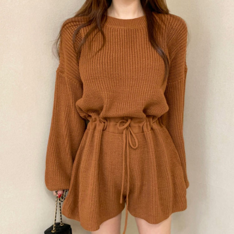 グラブアドリームのセットアップ ニット オールインワン ショートパンツ ニット ニット ざっくり 無地 長袖 ウェストタック ゆる 美ライン セーター ニット ニット レディース 楽ちん 体型カバー ショートパンツ 春秋冬 フォーマル 通勤 高見え｜アングル3
