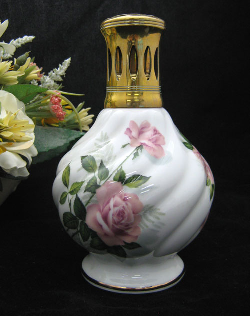 yAeB[N A}vzvxWF 109CP Roses neige Porcelaine de Paris 1962-1965