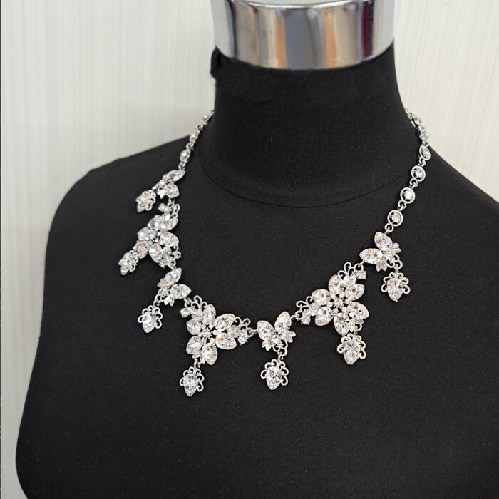グレースシトラスのネックレス イヤリング シルバー系 2点セット アクセサリー 結婚式 パーティー 演奏会 キラキラ ジュエリー 花 ウェディング ブライダル ウエディング 二次会 1.5次会 フォトウエディング 披露宴 アレンジ【メール便】3318/1217｜アングル2