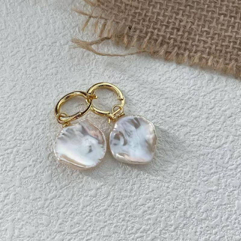 バロックパール フープピアス カジュアル 淡水真珠 バロックパールピアス 揺れるピアス 淡水パール パールピアス 真珠のピアス 真珠ピアス オケージョン 普段使い 結婚式お呼ばれ レディース オールシーズン 結婚式 冠婚葬祭 可愛い 上品 おしゃれ クリスマス 18K S925