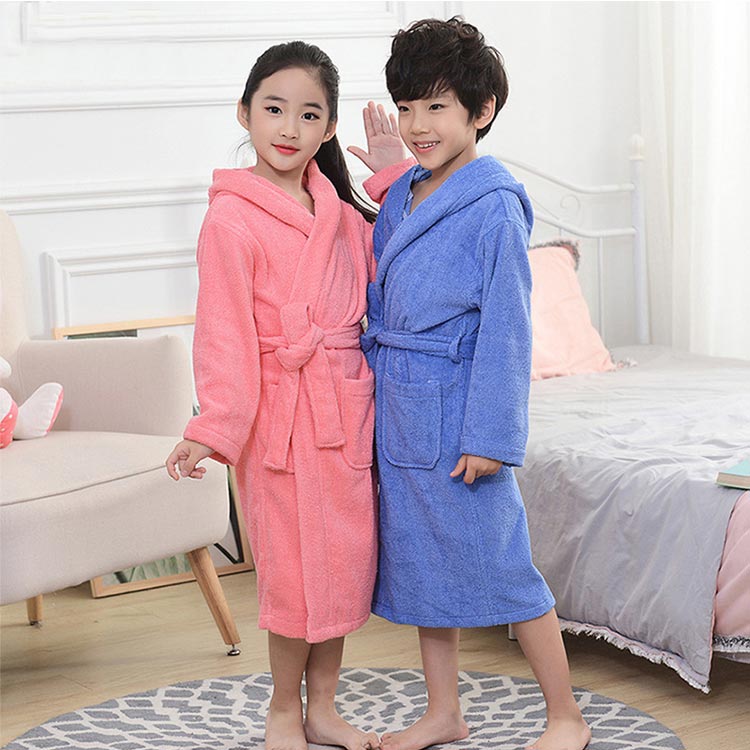 Grace Selectのバスローブ 男の子 女の子 バスタオル 厚手 綿 コットン タオル地 長袖 ロング丈 キッズ用 子供用 バスローブ お風呂上り ルームウェア 部屋着 ナイトウエア ナイトガウン ガウン ふわふわ 吸水速乾 通気性 誕生日 プレゼント 贈り物 送料無料｜アングル2