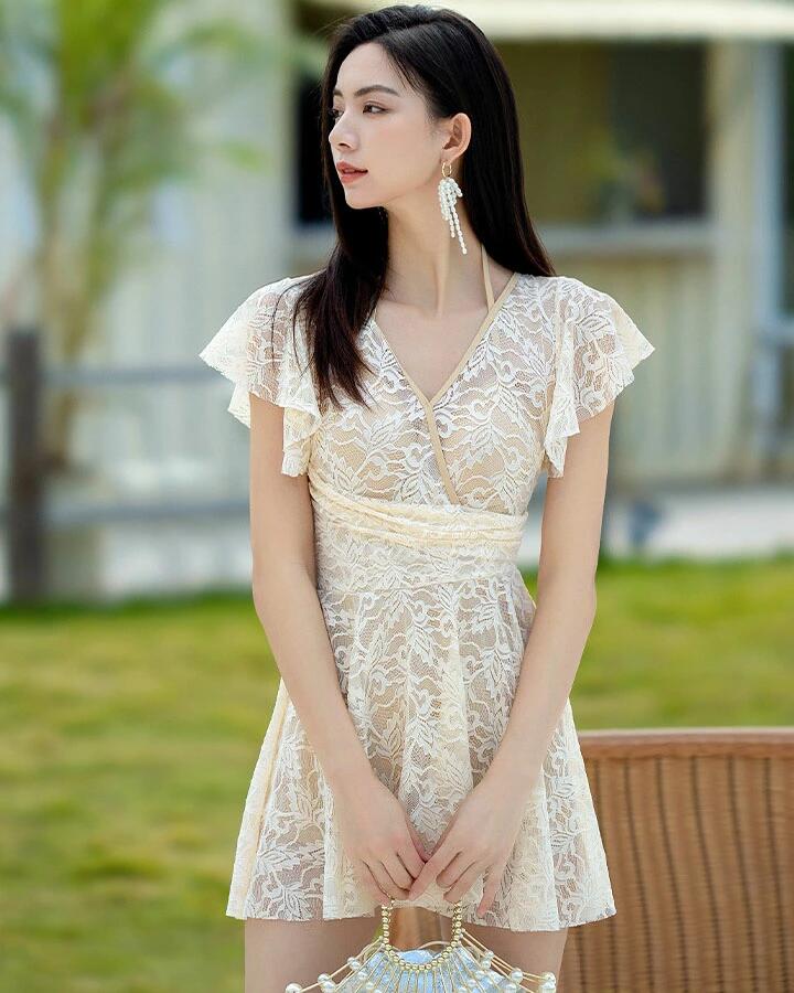 Grace Selectの水着 レディース ワンピース キュット レース 可愛い 半袖 ホワイト ブラック ベージュ 20代 30代 体型カバー Vネック セクシー お洒落 エレガント 大きいサイズ 背露出 露出控え 黒 オールインワン ママ水着 40代 オトナ女子 THOM WILLS｜アングル2