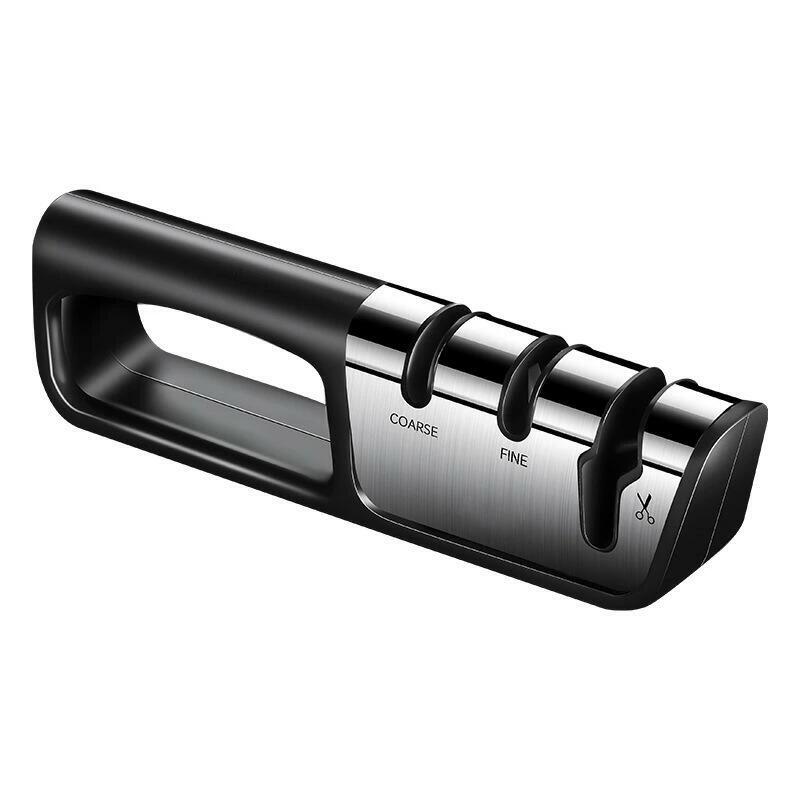 メーカー希望小売価格はメーカーカタログに基づいて掲載しています【高品質素材】この手動ナイフ研ぎ器は耐摩耗性に優れた高強度研ぎ石と高品質ABSプラスチックで作られ、優れた研磨力と高耐久性を備え、お手軽に刃物の切れ味が復活します。【多機能3段階式包丁研ぎ器】荒研ぎ/中研ぎ/ハサミ研ぎのノッチがあり、刃物の状況に合わせて簡単に研ぐことが出来ます。粗研磨槽はタングステン鋼の材質を採用し、比較的鈍いナイフに適している、中研磨槽はセラミックの材質を採用し中研削、仕上げ研削、はさみ研削は高炭素ステンレス鋼材質を採用し、刃先のバリを除去し、刃先の傷を修復するのに適している【滑り止めデザイン】安全で耐久性のあるクッション、ノンスリップベースは、使用中に滑りが起こらないようにします。テーブルにしっかり固定して包丁を砥げます。大きな持ち手がついていて、片手で押さえながら使用できるので安定感があります。【簡単操作】研ぐ部分の底が深い方から順に、粗研ぎ、中研ぎ、仕上げの順番に研いでください。研ぐ際は、一方向に滑らしましょう。3段は包丁だけでなくハサミも研げる多機能な万能包丁研ぎ器です。【幅広い用途】キッチンや屋外での使用に便利なコンパクト設計。骨切りナイフ、スライスナイフ、小包丁、果物ナイフ、家庭用ステンレス包丁などの刃物に適しています。メーカー希望小売価格はメーカーカタログに基づいて掲載しています【高品質素材】この手動ナイフ研ぎ器は耐摩耗性に優れた高強度研ぎ石と高品質ABSプラスチックで作られ、優れた研磨力と高耐久性を備え、お手軽に刃物の切れ味が復活します。【多機能3段階式包丁研ぎ器】荒研ぎ/中研ぎ/ハサミ研ぎのノッチがあり、刃物の状況に合わせて簡単に研ぐことが出来ます。粗研磨槽はタングステン鋼の材質を採用し、比較的鈍いナイフに適している、中研磨槽はセラミックの材質を採用し中研削、仕上げ研削、はさみ研削は高炭素ステンレス鋼材質を採用し、刃先のバリを除去し、刃先の傷を修復するのに適している【滑り止めデザイン】安全で耐久性のあるクッション、ノンスリップベースは、使用中に滑りが起こらないようにします。テーブルにしっかり固定して包丁を砥げます。大きな持ち手がついていて、片手で押さえながら使用できるので安定感があります。【簡単操作】研ぐ部分の底が深い方から順に、粗研ぎ、中研ぎ、仕上げの順番に研いでください。研ぐ際は、一方向に滑らしましょう。3段は包丁だけでなくハサミも研げる多機能な万能包丁研ぎ器です。【幅広い用途】キッチンや屋外での使用に便利なコンパクト設計。骨切りナイフ、スライスナイフ、小包丁、果物ナイフ、家庭用ステンレス包丁などの刃物に適しています。