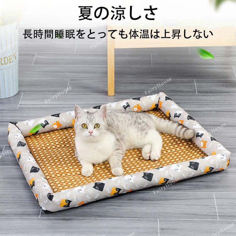 【持ち運びやすい】通気性と速乾性に優れたメッシュ生地は洗濯機で洗えて繰り返し使えます。柔らかな肌触りで、ペットのデリケートな肌にも優しくフィットします。ベッド、犬小屋、車のシート、芝生、ビーチなど、屋内・屋外問わず様々な場所でお使いいただけます。【滑り止め加工】底面は滑り止め素材を使用しているため、滑りやすい場所でも安心してご使用いただけます。ペットが飛び乗っても滑りにくく、快適な休息環境を提供するだけでなく、安全な空間も確保します。【多用途】正方形のデザインはケージ内での使用に最適です。冬用のペットベッドに敷くだけで、涼しい夏用ペットベッドに早変わり！暑い夏でもペットが快適に過ごせる空間を提供します。簡単に丸めてコンパクトに収納でき、軽量で持ち運びにも便利なので、旅行にも最適です。愛犬や愛猫のお気に入りのベッドやソファ、外出時の車のシート、カフェや友人の家の床、公園のベンチなど、ペットのための素敵なコーナーを作る場所としてお使いいただけます。【持ち運びやすい】通気性と速乾性に優れたメッシュ生地は洗濯機で洗えて繰り返し使えます。柔らかな肌触りで、ペットのデリケートな肌にも優しくフィットします。ベッド、犬小屋、車のシート、芝生、ビーチなど、屋内・屋外問わず様々な場所でお使いいただけます。【滑り止め加工】底面は滑り止め素材を使用しているため、滑りやすい場所でも安心してご使用いただけます。ペットが飛び乗っても滑りにくく、快適な休息環境を提供するだけでなく、安全な空間も確保します。【多用途】正方形のデザインはケージ内での使用に最適です。冬用のペットベッドに敷くだけで、涼しい夏用ペットベッドに早変わり！暑い夏でもペットが快適に過ごせる空間を提供します。簡単に丸めてコンパクトに収納でき、軽量で持ち運びにも便利なので、旅行にも最適です。愛犬や愛猫のお気に入りのベッドやソファ、外出時の車のシート、カフェや友人の家の床、公園のベンチなど、ペットのための素敵なコーナーを作る場所としてお使いいただけます。