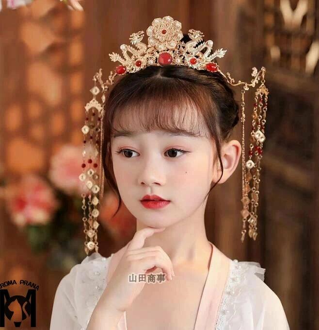 商品名 中国風髪飾り 子供用髪飾り チャイナドレス着用 色 写真色 内容 髪飾り サイズ 写真参考 採寸サイズなので若干の誤差がある場合がございます。 素材 合金 連絡について ＊土日祝日に電話対応不可、メールでの返信は48時間以内させていただきます。 弊社と連絡取れないことはございません、最後まできちんと対応いたします、どうぞご安心ください。 ＊誠に勝手ながら、ご理解頂きますようお願い申し上げます。 注意事項 ＊ページの閲覧環境によって、掲載写真と実際の商品の色合いが異なる場合があります。 ＊モデルに小物を使う場合がございますが、商品に含まれませんのでご了承下さい。 ＊生産過剰や在庫管理条件より細かなキズやヨゴレなどがございます。 完璧品をお求めの方と細かい部分を気になさる方は、ご購入をご遠慮ください。 ＊在庫は複数店舗共有しております、在庫更新は遅れるより在庫切れの場合がございます。 その場合、できるだけ早めに報告させていただきますが、どうか容赦ください。 ＊商品の仕様は、製造元の都合により予告なく変更する場合があります。 ＊お届けした商品に不備がございましたら、お届け後5日以内にご連絡ください。 確認後速やかに対応させていただきます。なお期日を過ぎた場合はお受け致しかねますので予めご了承ください。 ＊他に不明点がございましたら、ご連絡くださませ。 商品名 中国風髪飾り 子供用髪飾り チャイナドレス着用 色 写真色 内容 髪飾り サイズ 写真参考 採寸サイズなので若干の誤差がある場合がございます。 素材 合金 連絡について ＊土日祝日に電話対応不可、メールでの返信は48時間以内させていただきます。 弊社と連絡取れないことはございません、最後まできちんと対応いたします、どうぞご安心ください。 ＊誠に勝手ながら、ご理解頂きますようお願い申し上げます。 注意事項 ＊ページの閲覧環境によって、掲載写真と実際の商品の色合いが異なる場合があります。 ＊モデルに小物を使う場合がございますが、商品に含まれませんのでご了承下さい。 ＊生産過剰や在庫管理条件より細かなキズやヨゴレなどがございます。 完璧品をお求めの方と細かい部分を気になさる方は、ご購入をご遠慮ください。 ＊在庫は複数店舗共有しております、在庫更新は遅れるより在庫切れの場合がございます。 その場合、できるだけ早めに報告させていただきますが、どうか容赦ください。 ＊商品の仕様は、製造元の都合により予告なく変更する場合があります。 ＊お届けした商品に不備がございましたら、お届け後5日以内にご連絡ください。 確認後速やかに対応させていただきます。なお期日を過ぎた場合はお受け致しかねますので予めご了承ください。 ＊他に不明点がございましたら、ご連絡くださませ。商品名 中国風髪飾り 子供用髪飾り チャイナドレス着用 色 写真色 内容 髪飾り サイズ 写真参考 採寸サイズなので若干の誤差がある場合がございます。 素材 合金 連絡について ＊土日祝日に電話対応不可、メールでの返信は48時間以内させていただきます。 弊社と連絡取れないことはございません、最後まできちんと対応いたします、どうぞご安心ください。 ＊誠に勝手ながら、ご理解頂きますようお願い申し上げます。 注意事項 ＊ページの閲覧環境によって、掲載写真と実際の商品の色合いが異なる場合があります。 ＊モデルに小物を使う場合がございますが、商品に含まれませんのでご了承下さい。 ＊生産過剰や在庫管理条件より細かなキズやヨゴレなどがございます。 完璧品をお求めの方と細かい部分を気になさる方は、ご購入をご遠慮ください。 ＊在庫は複数店舗共有しております、在庫更新は遅れるより在庫切れの場合がございます。 その場合、できるだけ早めに報告させていただきますが、どうか容赦ください。 ＊商品の仕様は、製造元の都合により予告なく変更する場合があります。 ＊お届けした商品に不備がございましたら、お届け後5日以内にご連絡ください。 確認後速やかに対応させていただきます。なお期日を過ぎた場合はお受け致しかねますので予めご了承ください。 ＊他に不明点がございましたら、ご連絡くださませ。 商品名 中国風髪飾り 子供用髪飾り チャイナドレス着用 色 写真色 内容 髪飾り サイズ 写真参考 採寸サイズなので若干の誤差がある場合がございます。 素材 合金 連絡について ＊土日祝日に電話対応不可、メールでの返信は48時間以内させていただきます。 弊社と連絡取れないことはございません、最後まできちんと対応いたします、どうぞご安心ください。 ＊誠に勝手ながら、ご理解頂きますようお願い申し上げます。 注意事項 ＊ページの閲覧環境によって、掲載写真と実際の商品の色合いが異なる場合があります。 ＊モデルに小物を使う場合がございますが、商品に含まれませんのでご了承下さい。 ＊生産過剰や在庫管理条件より細かなキズやヨゴレなどがございます。 完璧品をお求めの方と細かい部分を気になさる方は、ご購入をご遠慮ください。 ＊在庫は複数店舗共有しております、在庫更新は遅れるより在庫切れの場合がございます。 その場合、できるだけ早めに報告させていただきますが、どうか容赦ください。 ＊商品の仕様は、製造元の都合により予告なく変更する場合があります。 ＊お届けした商品に不備がございましたら、お届け後5日以内にご連絡ください。 確認後速やかに対応させていただきます。なお期日を過ぎた場合はお受け致しかねますので予めご了承ください。 ＊他に不明点がございましたら、ご連絡くださませ。