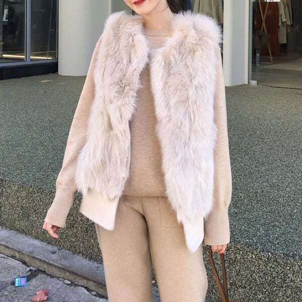 エコファー ウールライクジレ レディース トップス ジャケット ジレ ベスト チョッキ ファー 羽織 ショート 袖なし ノースリーブ ラウンドネック ワイド もこもこ ふわふわ ファー フェイクファー かわいい 大人可愛い カジュアル 高見え おしゃれ こなれ感 無地 秋 冬 graceselect327-10032810 Grace Select サンプル画像3