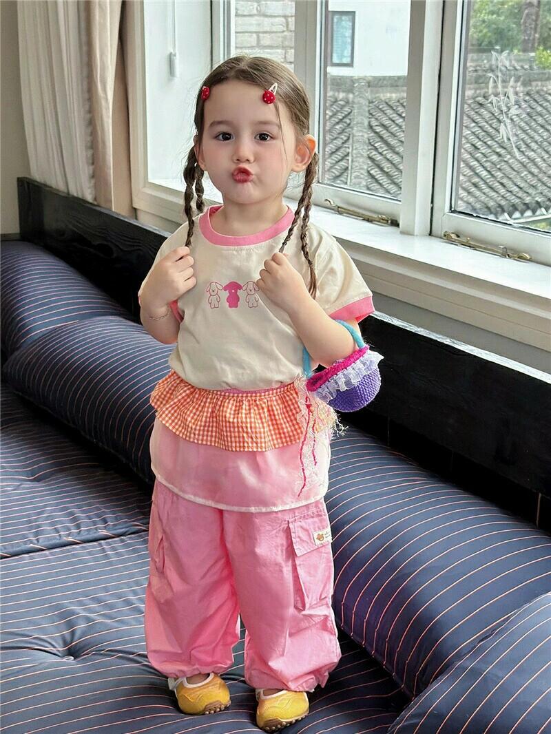 子供服 女の子 セットアップ 夏 半袖 Tシャツ プリント イラスト ワイドパンツ カーゴパンツ ワークパンツ ロング 上下 2点セット ピンク おしゃれ かわいい 韓国ファッション インスタ映え 撮影 キッズ ジュニア 部屋着 ゆるカワ 柔らかい 80~140cm 3
