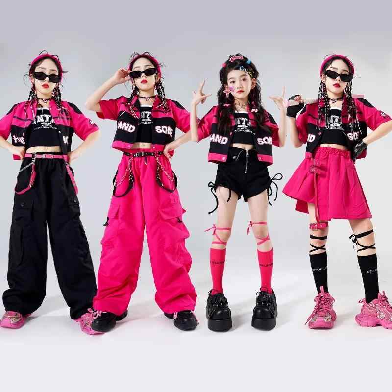 女の子 キッズ ガールズ グループ ダンサー 衣装 ビビットピンク 派手 ギャル ジャズ ダンス ストリート ヒップホップ パフォーマンス かっこいい 撮影 映え バイク