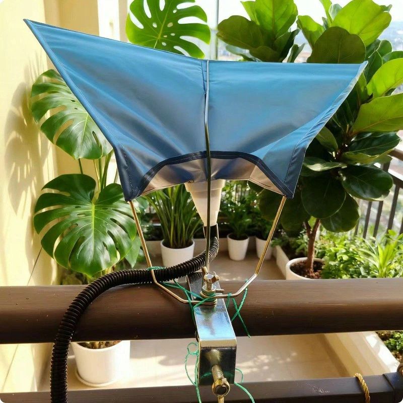 雨水コレクター ガーデニングアクセサリー 給水補助器具 鉢植えケア バルコニー設置 調整可能クランプ 耐久性素材 融通利く取り付け 手入れ簡単 バルコニーガーデンに適用