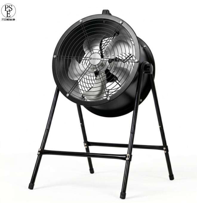 Product Type: Single Box Product?色: Black材?: SteelPackage Size (厘米): 45 * 36.5 * 36.5Package Weight (千克): 11Product Features01 【猛暑を制する者が勝つ！パワフルな風で広い空間も快適に】単相100V 無段階風量 上下90調節 アルミ5枚 軽量防錆高耐久羽根02【換気空気循環、暑さ対策に】工場倉庫畜産作業場店舗など、さまざまな現場で活躍する業務用送風機。03 【ダイヤル式無段階風量調節】ダイヤルを回すだけで、従来の3段階5段階調節よりも細かく風量を自由に設定可能。弱風から強風まで、必要な分だけ効率よく送風できます。04 【空気循環換気乾燥】90手動で角度調節可能。左右の固定ノブを緩めるだけ！ご注意調節ネジを緩めた後は、ご希望の角度に調整し、ネジをしっかり締め直してください。上向き送風で空気循環を促進し、冷暖房効率アップ。下向き送風で床面乾燥や足元送風にも対応。換気から空気循環まで、一年を通して幅広くお使いいただけます。05【ダクト接続で送風排気を効率化】約5mの伸縮式ダクトホースを付属。工具不要で簡単に接続でき、遠くの場所への送風にも対応します。【遠距離送風＆酸欠対策】倉庫地下作業場など、空気がこもりやすい場所での作業も安心。使わない時は折りたたんでコンパクト収納~06【軽量防錆高耐久アルミ製羽根】軽量かつ高耐久なアルミ製羽根を採用。安定した回転性能により、パワフルで効率的な送風を実現します。防錆加工で長く安心して使えます。07【現場移動もラクラク】本体上部にハンドルを搭載。作業場所の移動や収納時も持ち運びやすく、必要な場所へスムーズに移動できます。08【強力防水設計と高脚設計を採用】防水性能に優れた設計と高脚構造により、水しぶきや地面からの湿気を軽減。屋外や湿度の高い場所でも安心して使用可能です。ご注意：雨天時は、本体や電源プラグが濡れないようご注意ください。濡れる恐れがある場合は使用を中止してください。09【安全性にも配慮した設計】前後にメッシュガードを配置し、運転中の羽根への接触や異物の巻き込みを軽減します。底面には滑り止めゴムを備え、使用中のズレやガタつきを抑え、安定した設置をサポートします。【頑丈なスチール製フレーム】業務用途を想定した頑丈なスチールフレームを採用。作業現場や倉庫などのハードな環境でも安心して使用できます。ご注意：本製品は防爆仕様ではありません。可燃物や爆発性物質のある場所では使用しないでください。DescriptionDimensions &amp; Details素材 スチールカラー ブラック商品サイズ 45*52*49cm梱包数 1梱包サイズ 45*36.5*36.5cm重量（N.W.） 10kg重量（G.W.） 11kg生産国 中国組立品/完成品 組立品
