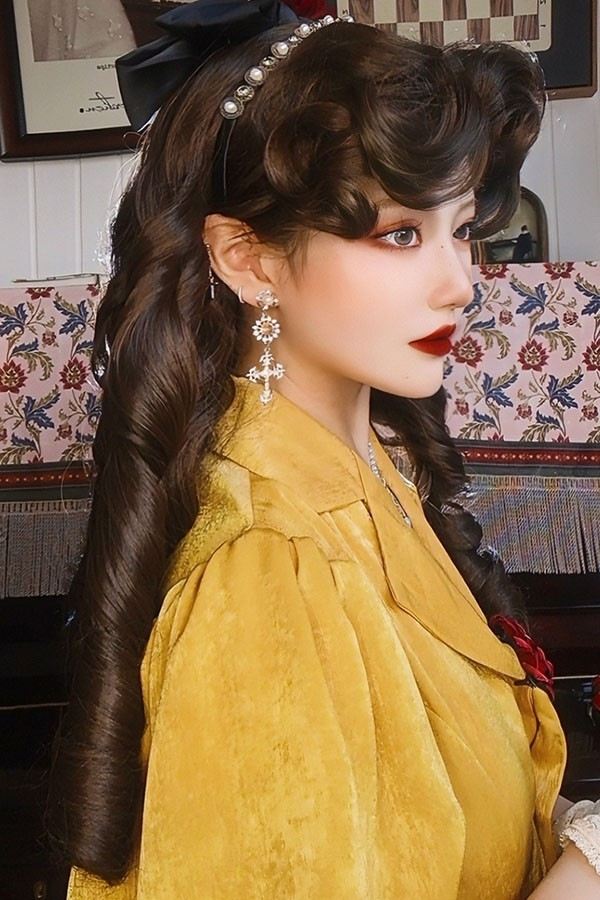中世の貴族風 茶髪 巻き毛 フルウィッグ かつら 女性 長髪 ロング ロング丈 ロングウィッグ ロングヘア ロリータ lolita 前髪あり 自然 可愛い キュート ウイッグ wig コスプレ 耐熱ウィッグ 小顔効果抜群 コスチューム 仮装 文化祭 学園祭 演劇 舞台 イベント 変装
