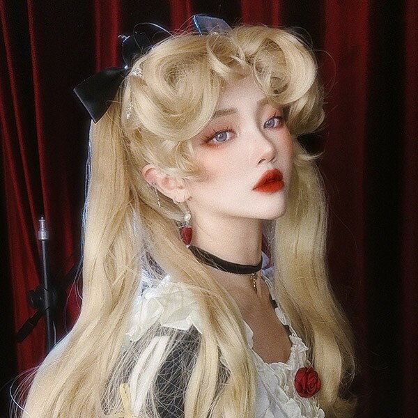 中世の貴族風 金髪 巻き毛 フルウィッグ かつら 女性 長髪 ロング ロング丈 ロングウィッグ ロングヘア ロリータ lolita 前髪あり 自然 可愛い キュート ウイッグ wig コスプレ 耐熱ウィッグ 小顔効果抜群 コスチューム 仮装 文化祭 学園祭 演劇 舞台