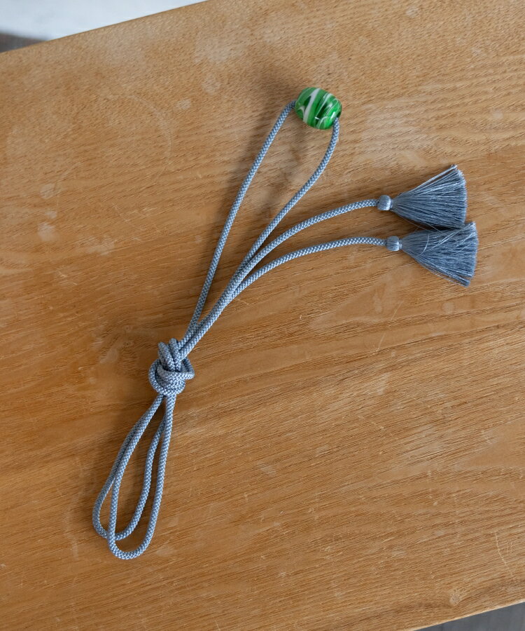 帯飾り　-とんぼ玉と紐-