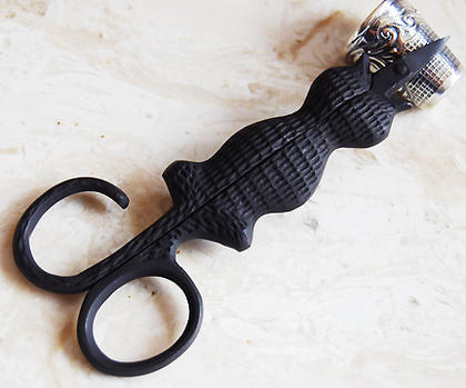 刺繍ハサミ キャット 黒猫の後ろ姿の刺繍ハサミ 手芸 糸切り 刺繍 鋏