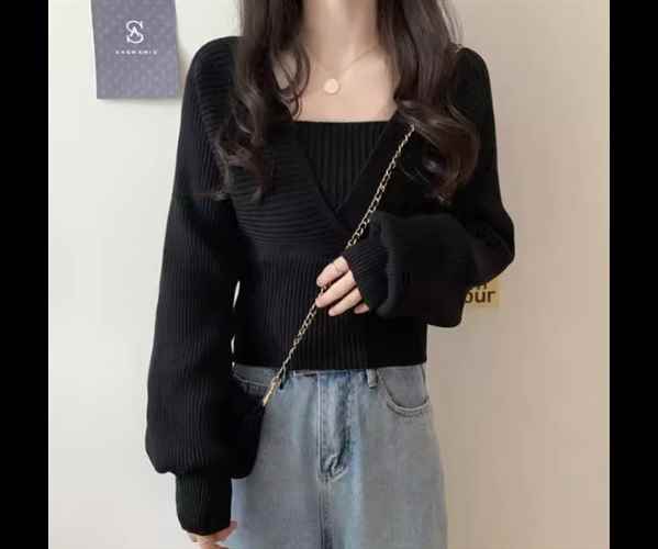 重ね着風 フェイクレイヤード フェイクツーピース レディース トップス ニット セーター プルオーバー ショート クロップド丈 長袖 ボリューム袖 パフスリーブ スクエアネック スリム 細身 かわいい 大人可愛い きれいめ シンプル カジュアル おしゃれ かっこいい