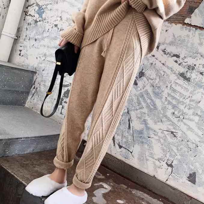 樂天商城 - レディース パンツ ボトムス ニット セーター ロングパンツ ストレート もこもこ ふわふわ ふっくら ハイウエスト ウエストゴム 伸縮性 ストレッチ かわいい 大人可愛い きれいめ シンプル カジュアル 上品 おしゃれ かっこいい レトロ こなれ感 ラフ ルーズ 個性的