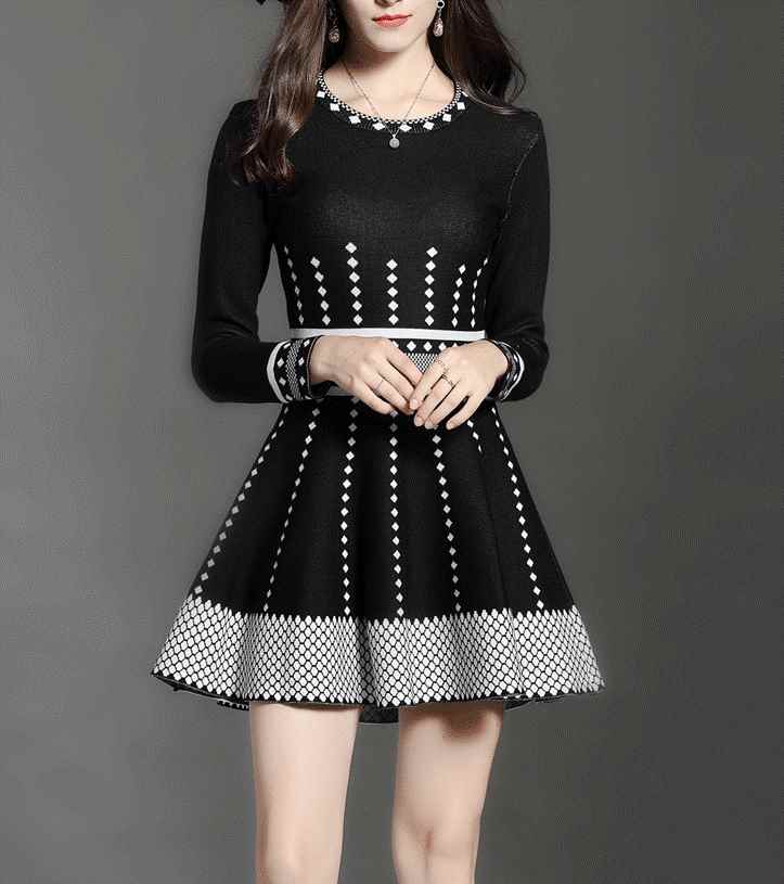 ニットワンピ 足見せ レディース ワンピース マイクロミニ ミニ 膝上 長袖 ラウンドネック 襟なし Aライン フィットアンドフレア ハイウエスト ニット ストレッチ 伸縮性 かわいい 大人可愛い きれいめ シンプル カジュアル 上品 おしゃれ レトロ 個性的 存在感