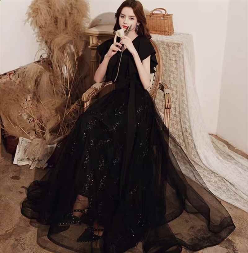 ドレス ワンピース パーティー マキシ 半袖 Vネック プリンセスライン フレア Aライン カジュアル フリル リボン ベルト ウエストマーク ウエストリボン 切り替えデザイン ドッキング ハイウエスト 透け感 シースルー シアー 薄手 可愛い きれいめ 上品 おしゃれ