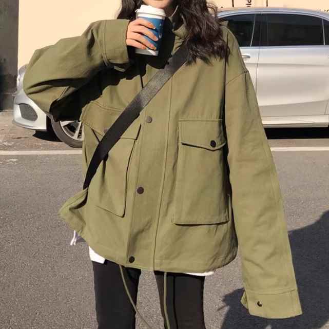 樂天商城 - レディース ジャケット コート ブルゾン アウター 羽織 前開き ウィンドブレーカー ミディアム 長袖 ボリューム袖 萌袖 襟付き スタンドカラー ワイド オーバーサイズ ファスナー ポケット ボタン かわいい 大人可愛い きれいめ シンプル カジュアル おしゃれ