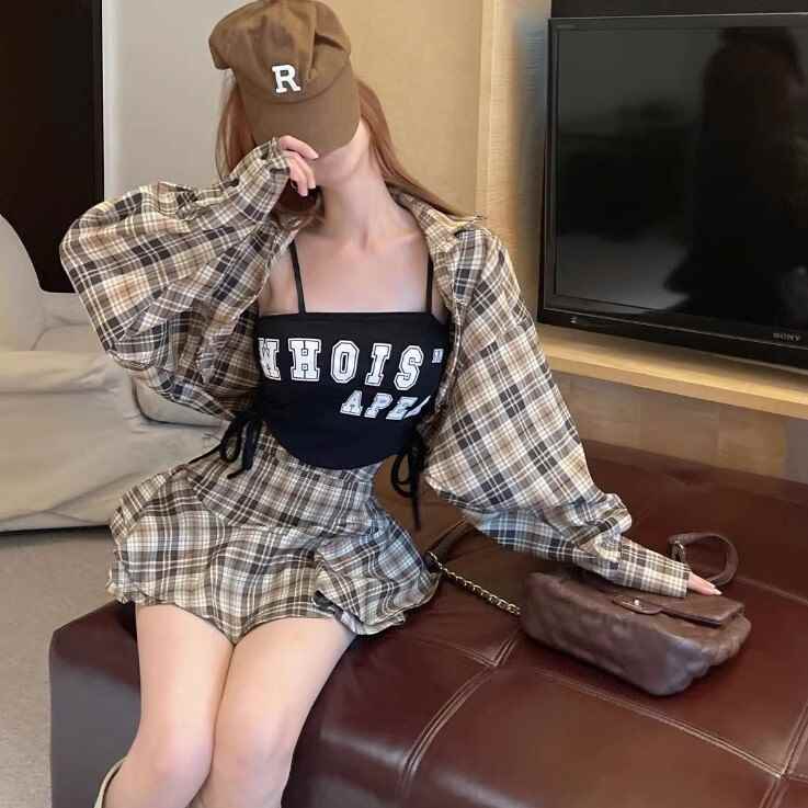 3点セット 上下セット クロップドジャケット クロップドキャミ スカパン セットアップ レディース ジャケット 上着 ショート 長袖 ボリューム袖 ドルマンスリーブ 前開き トップス インナー 胸ロゴプリント ラウンドヘム ボトムス マイクロミニ ミニ Aライン