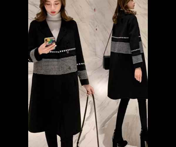 大人可愛いスタイリッシュなデザインが魅力的なミドル丈のウールコート。しっかりとした厚みのある生地は秋から冬にかけての寒い季節にぴったり。ショートブーツと相性抜群です。正面からだけでなく、後ろ姿までおしゃれに決まります。色展開 ブラックサイズ...