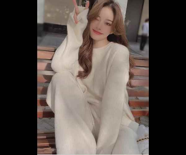 二点セット 上下セット ツーピース レディース トップス パンツ ニット プルオーバー セットアップ ウール ワイドパンツ フルレングス ラウンドネック ウエストゴム 厚手 ストレッチ 伸縮性 大人可愛い シンプル カジュアル おしゃれ レトロ ラフ ボーイッシュ ルーズ