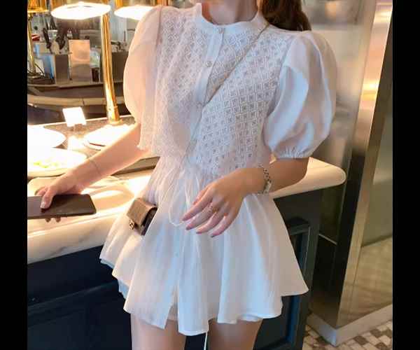 二点セット 上下セット ツーピース レディース トップス パンツ セットアップ ショートパンツ 半袖 パフスリーブ ラウンドネック フェミニン レース リボン ハイウエスト ウエストゴム ボタン かわいい 大人可愛い きれいめ シンプル カジュアル 上品 おしゃれ レトロ