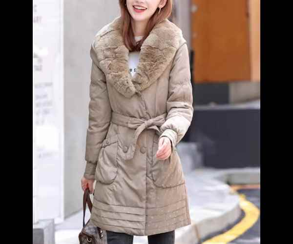 レディース ジャケット コート アウター 上着 ダウン ダウンコート ミドル丈 長袖 ベルト ウエストマーク ファスナー ポケット フード ファー かわいい 大人可愛い きれいめ カジュアル 上品 おしゃれ かっこいい ガーリー 個性的 エレガント キュート シック 高級感