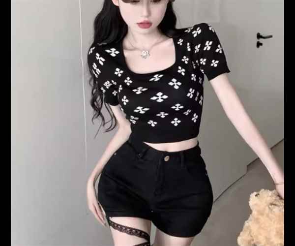 二点セット 上下セット ツーピース レディース トップス パンツ プルオーバー セットアップ デニム ショートパンツ ショート クロップド丈 半袖 スクエアネック スリム 細身 カラーデニム かわいい 大人可愛い きれいめ カジュアル おしゃれ かっこいい こなれ感 ラフ