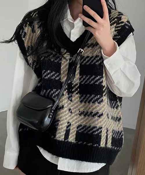 レディース ニット プルオーバー ベスト ミドル丈 ノースリーブ Vネック 襟なし セーラー風 配色 ニット かわいい カジュアル こなれ感 ラフ ガーリー 存在感 カレッジ風 学生風 チェック 秋 10代 20代 学生 お出かけ 重ね着 暖かい 普段使い 定番 ゆったり ゆる