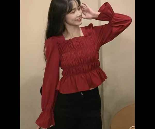 レディース トップス シャツ ショート クロップド丈 長袖 スクエアネック フェミニン プリーツ フリル 異国風 ストレッチ 伸縮性 かわいい 大人可愛い きれいめ シンプル カジュアル 上品 おしゃれ ガーリー キュート ラグジュアリー シック 高級感 華やか 優しい