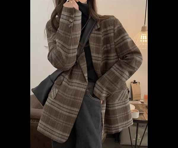 レディース コート アウター 上着 ウール チェスター ミドル丈 長袖 襟付き スーツカラー ストレート ポケット 前開き 異国風 ボタン かわいい 大人可愛い きれいめ カジュアル 上品 おしゃれ かっこいい レトロ ボーイッシュ ルーズ クール エレガント キュート